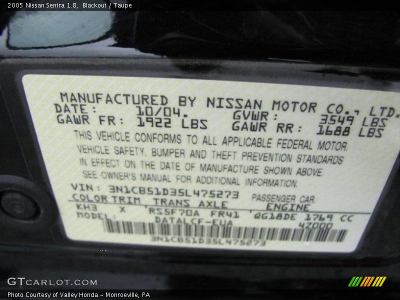 Blackout / Taupe 2005 Nissan Sentra 1.8