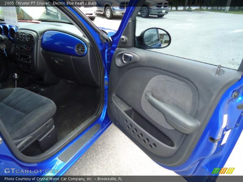 Electric Blue Pearl / Black 2005 Chrysler PT Cruiser