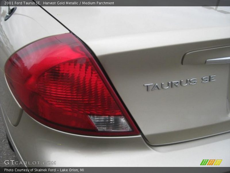 Harvest Gold Metallic / Medium Parchment 2001 Ford Taurus SE