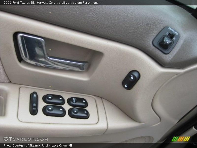 Harvest Gold Metallic / Medium Parchment 2001 Ford Taurus SE