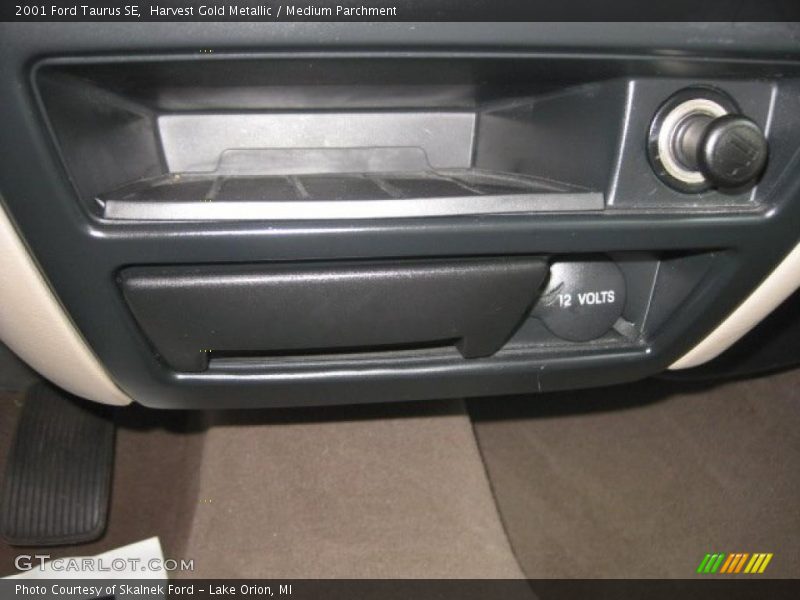 Harvest Gold Metallic / Medium Parchment 2001 Ford Taurus SE