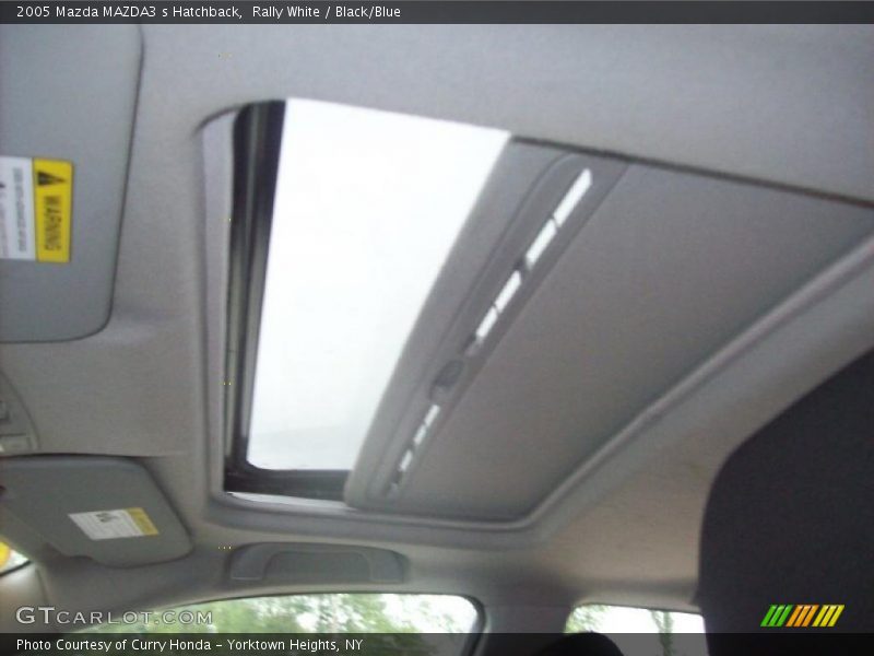 Rally White / Black/Blue 2005 Mazda MAZDA3 s Hatchback
