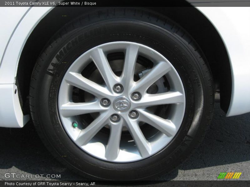 Super White / Bisque 2011 Toyota Camry XLE V6