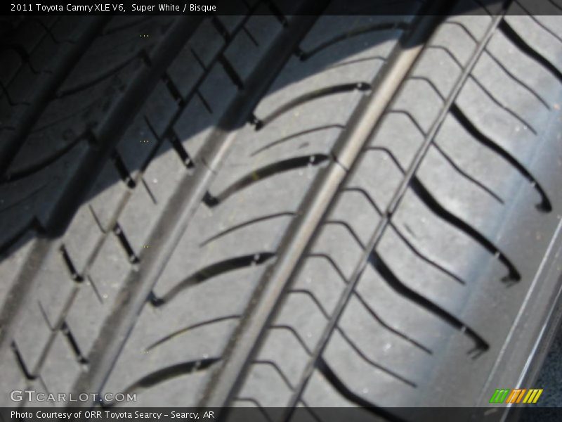 Super White / Bisque 2011 Toyota Camry XLE V6