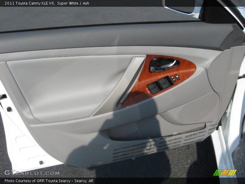 Super White / Ash 2011 Toyota Camry XLE V6