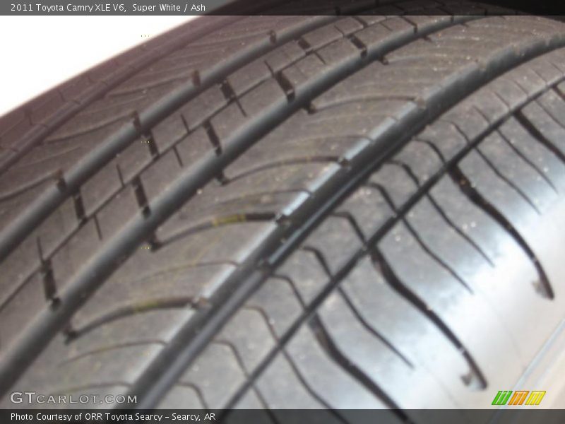 Super White / Ash 2011 Toyota Camry XLE V6