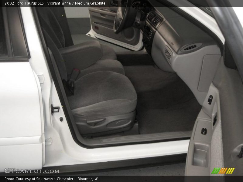 Vibrant White / Medium Graphite 2002 Ford Taurus SES