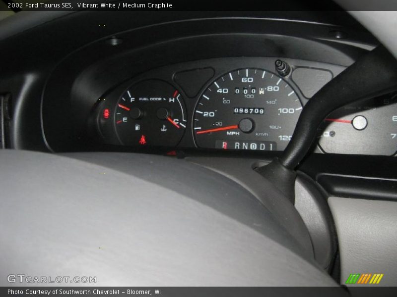 Vibrant White / Medium Graphite 2002 Ford Taurus SES