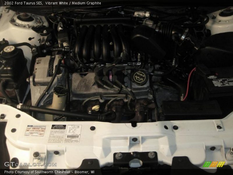 Vibrant White / Medium Graphite 2002 Ford Taurus SES