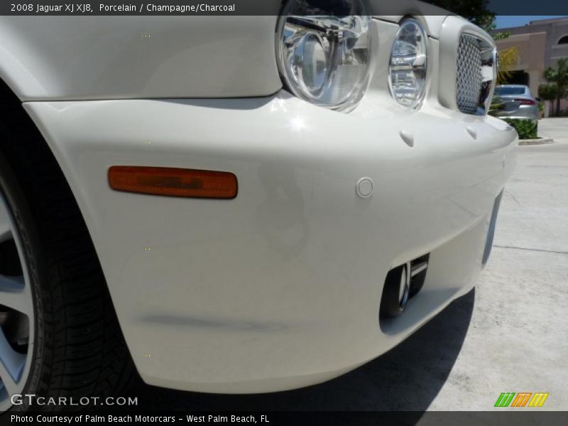 Porcelain / Champagne/Charcoal 2008 Jaguar XJ XJ8