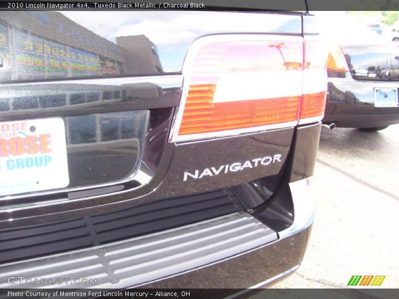 Tuxedo Black Metallic / Charcoal Black 2010 Lincoln Navigator 4x4