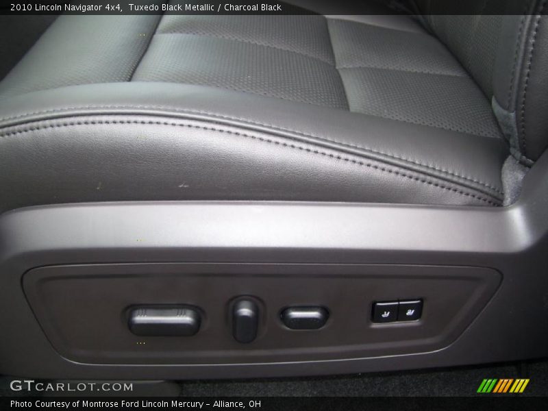 Tuxedo Black Metallic / Charcoal Black 2010 Lincoln Navigator 4x4