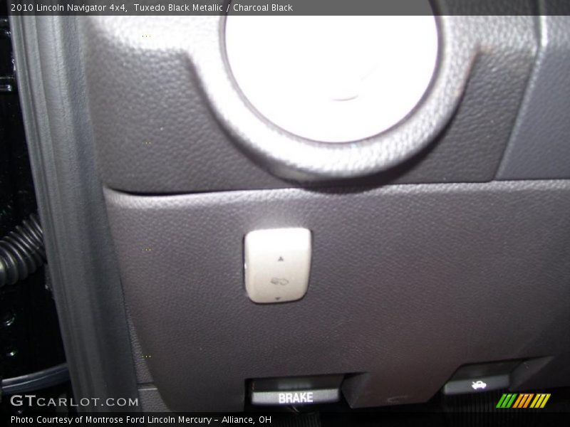 Tuxedo Black Metallic / Charcoal Black 2010 Lincoln Navigator 4x4