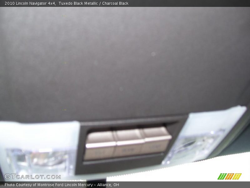 Tuxedo Black Metallic / Charcoal Black 2010 Lincoln Navigator 4x4