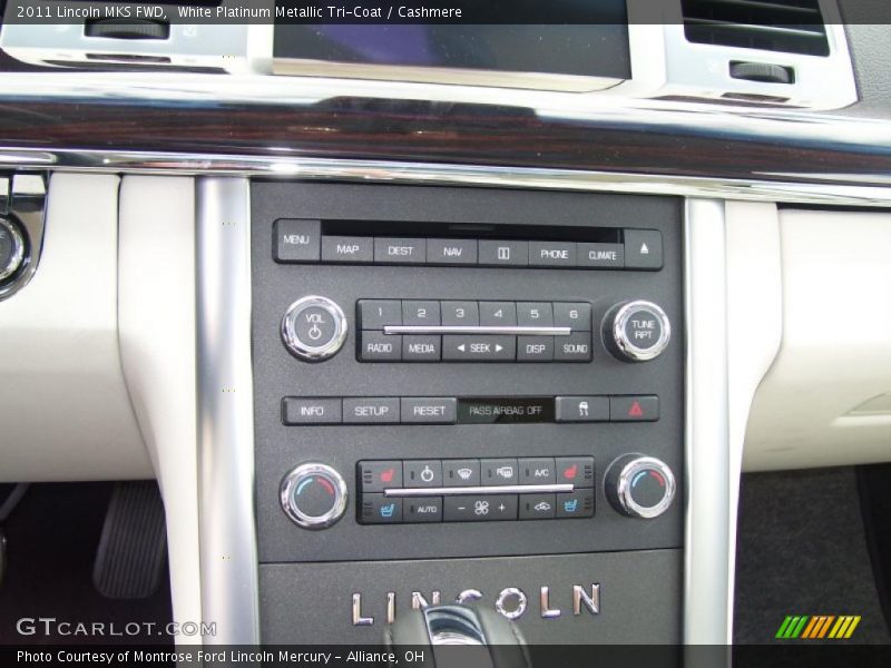 White Platinum Metallic Tri-Coat / Cashmere 2011 Lincoln MKS FWD