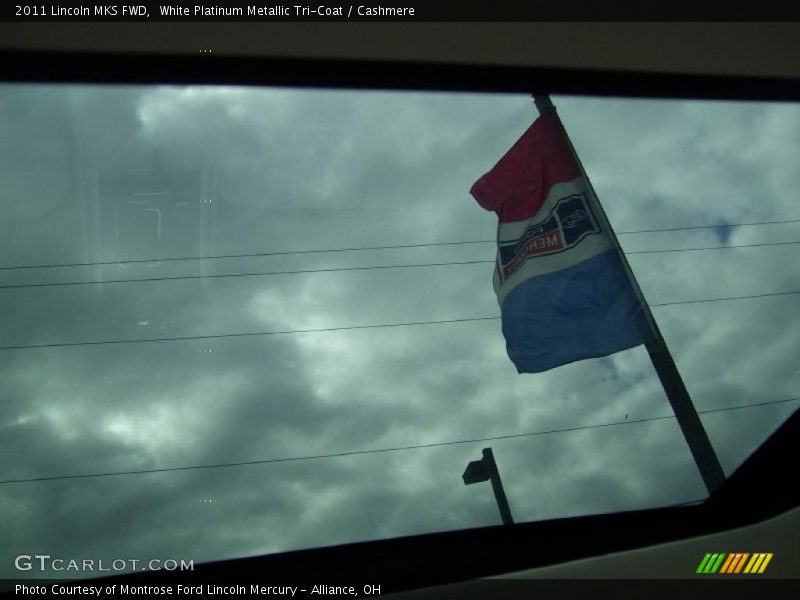 White Platinum Metallic Tri-Coat / Cashmere 2011 Lincoln MKS FWD
