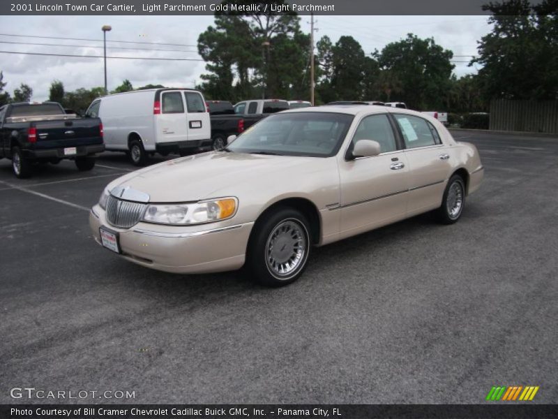 Light Parchment Gold Metallic / Light Parchment 2001 Lincoln Town Car Cartier