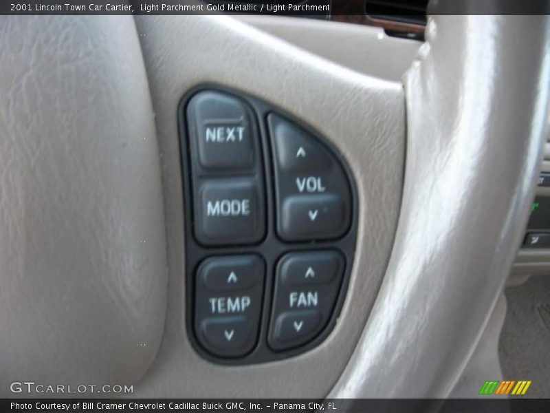 Light Parchment Gold Metallic / Light Parchment 2001 Lincoln Town Car Cartier