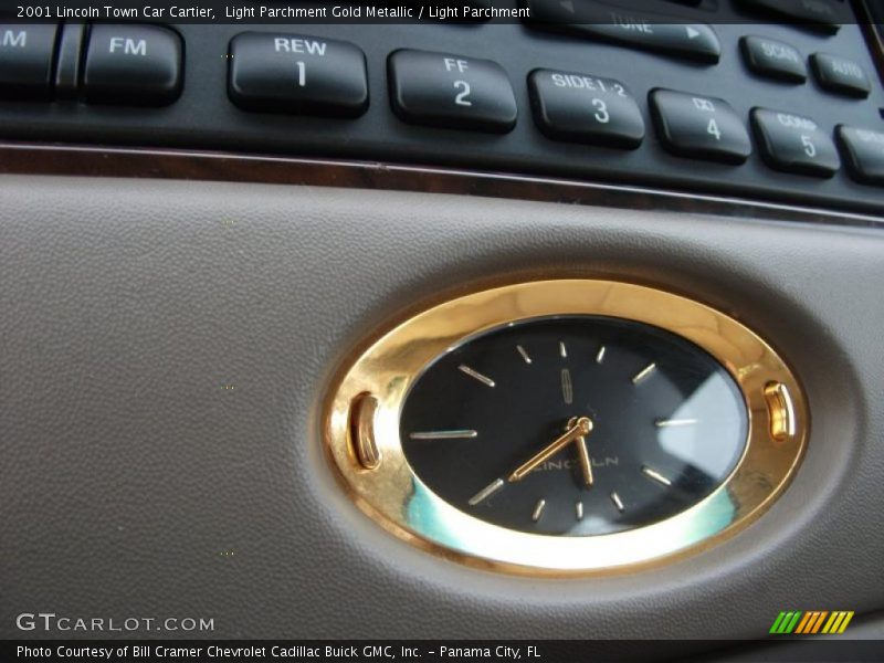 Light Parchment Gold Metallic / Light Parchment 2001 Lincoln Town Car Cartier