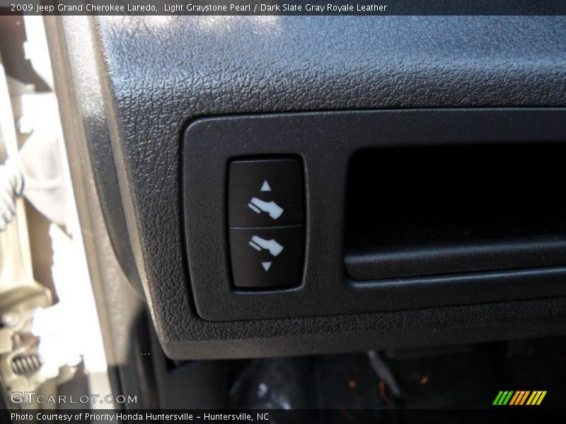 Light Graystone Pearl / Dark Slate Gray Royale Leather 2009 Jeep Grand Cherokee Laredo