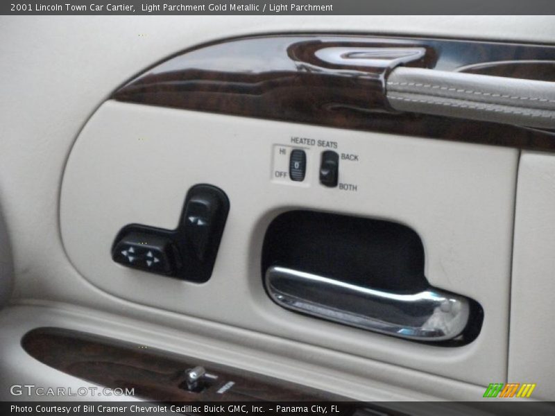 Light Parchment Gold Metallic / Light Parchment 2001 Lincoln Town Car Cartier