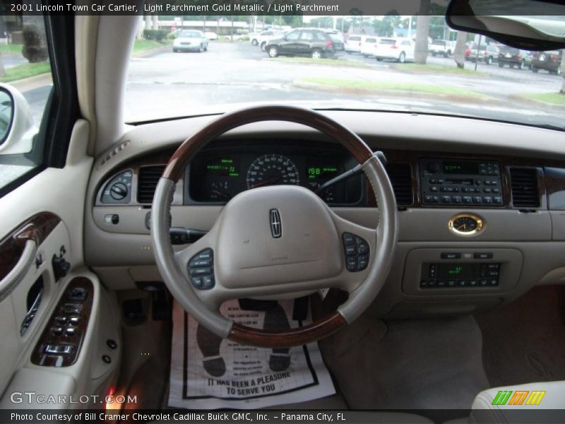 Light Parchment Gold Metallic / Light Parchment 2001 Lincoln Town Car Cartier