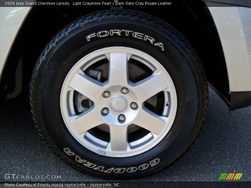 Light Graystone Pearl / Dark Slate Gray Royale Leather 2009 Jeep Grand Cherokee Laredo