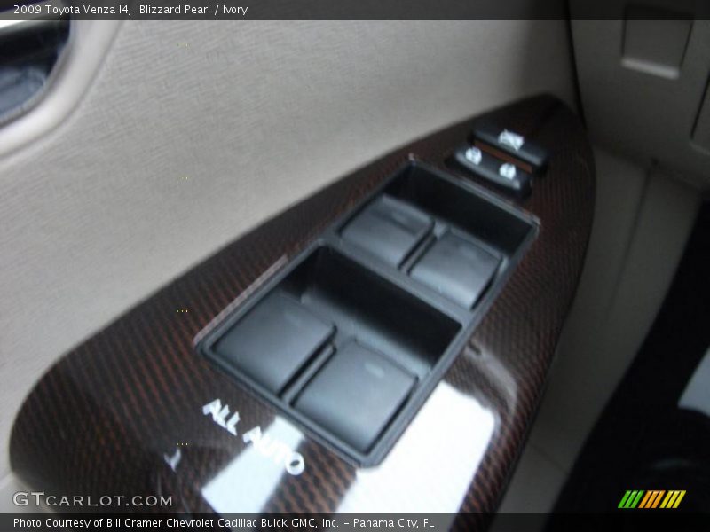 Blizzard Pearl / Ivory 2009 Toyota Venza I4