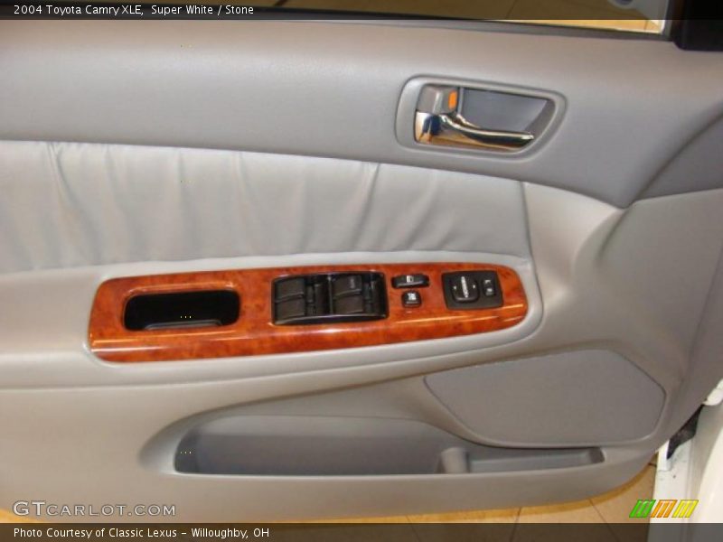 Super White / Stone 2004 Toyota Camry XLE