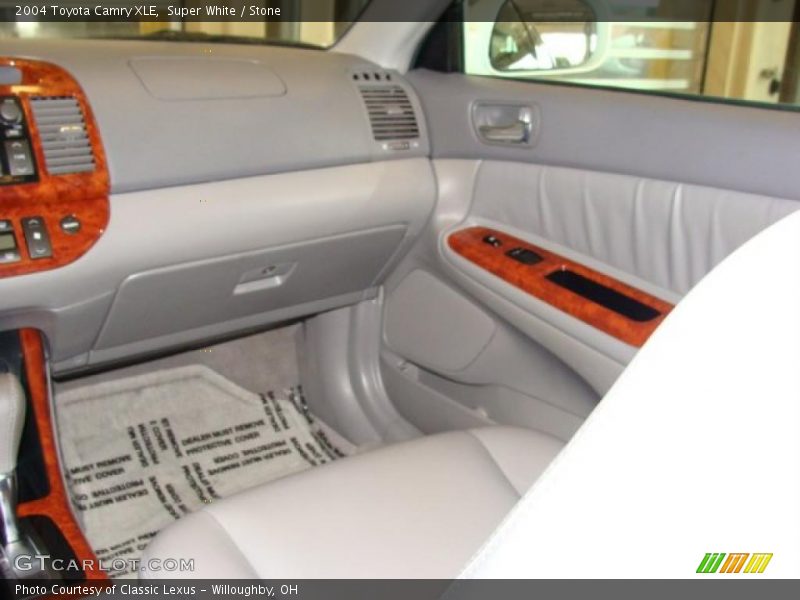 Super White / Stone 2004 Toyota Camry XLE