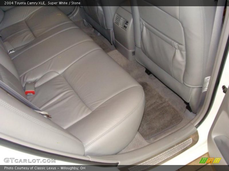 Super White / Stone 2004 Toyota Camry XLE