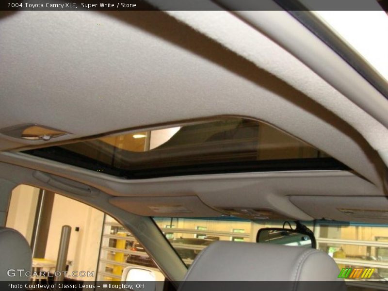 Super White / Stone 2004 Toyota Camry XLE