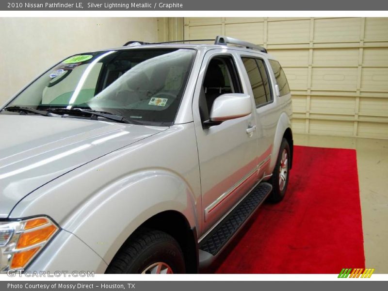 Silver Lightning Metallic / Graphite 2010 Nissan Pathfinder LE