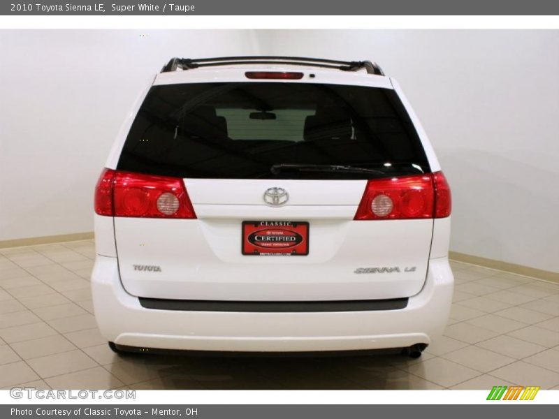 Super White / Taupe 2010 Toyota Sienna LE