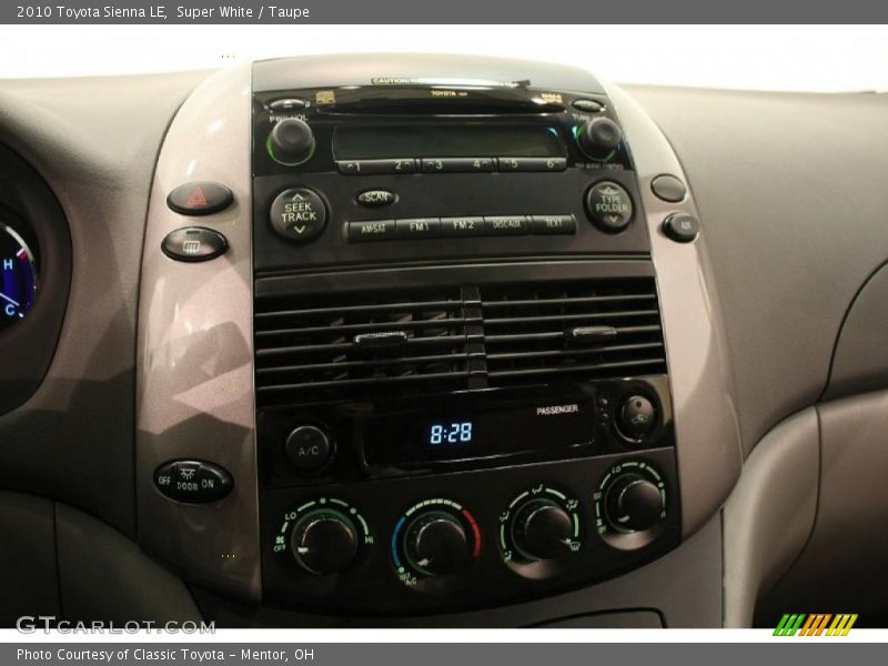Super White / Taupe 2010 Toyota Sienna LE
