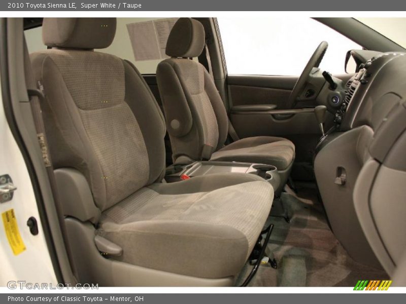 Super White / Taupe 2010 Toyota Sienna LE