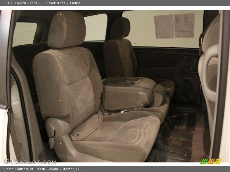 Super White / Taupe 2010 Toyota Sienna LE