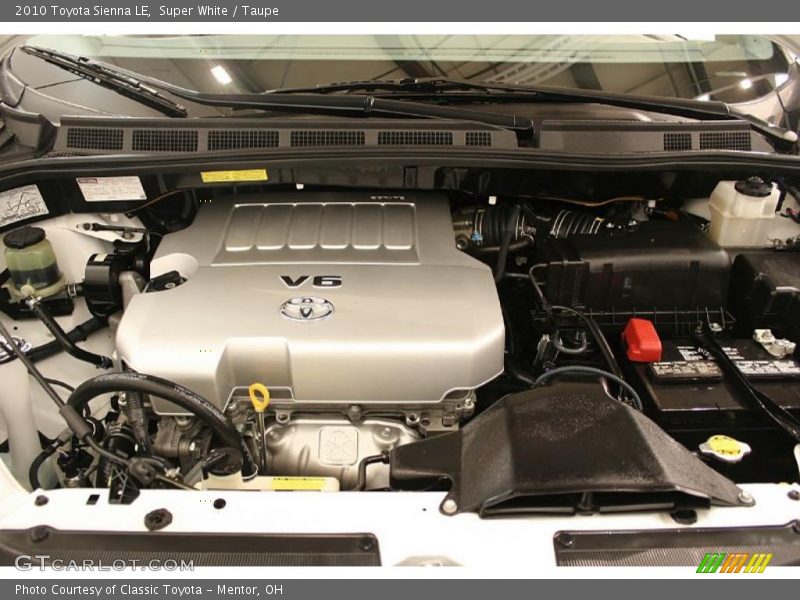 Super White / Taupe 2010 Toyota Sienna LE