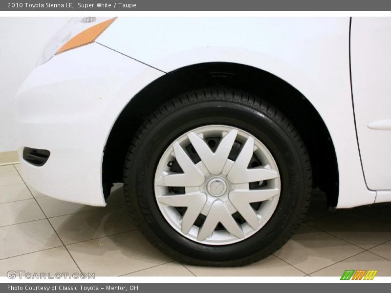 Super White / Taupe 2010 Toyota Sienna LE