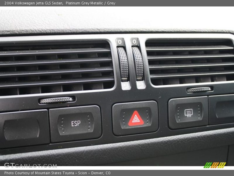 Platinum Grey Metallic / Grey 2004 Volkswagen Jetta GLS Sedan
