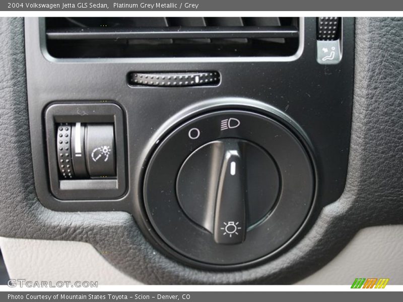 Platinum Grey Metallic / Grey 2004 Volkswagen Jetta GLS Sedan