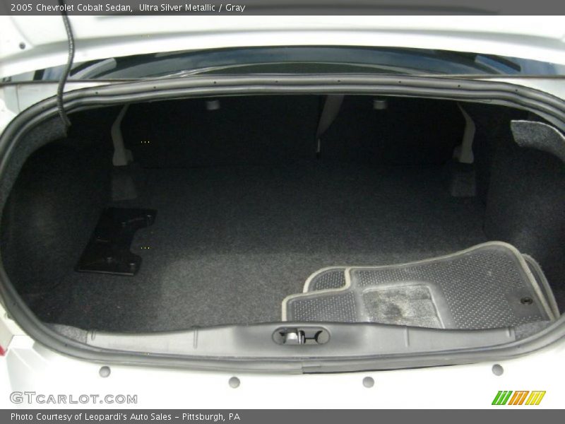 Ultra Silver Metallic / Gray 2005 Chevrolet Cobalt Sedan
