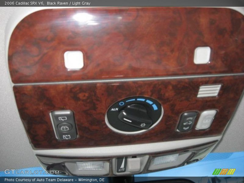 Black Raven / Light Gray 2006 Cadillac SRX V6