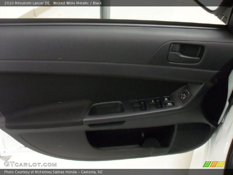 Wicked White Metallic / Black 2010 Mitsubishi Lancer DE
