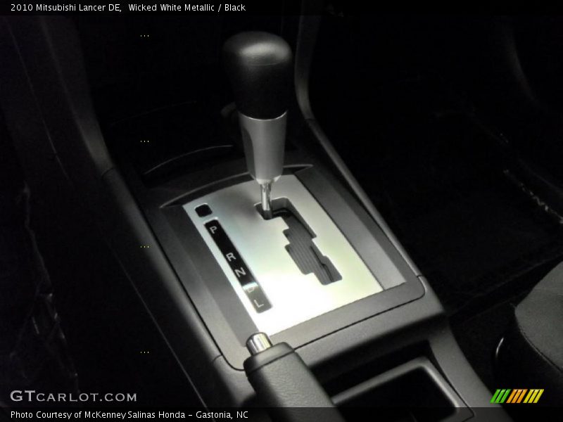 Wicked White Metallic / Black 2010 Mitsubishi Lancer DE