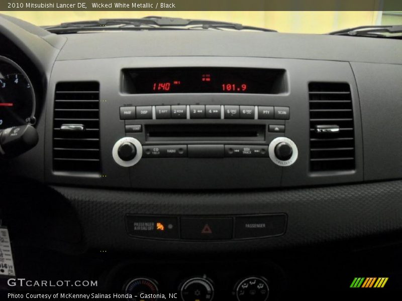 Wicked White Metallic / Black 2010 Mitsubishi Lancer DE