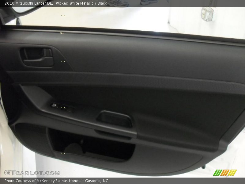 Wicked White Metallic / Black 2010 Mitsubishi Lancer DE