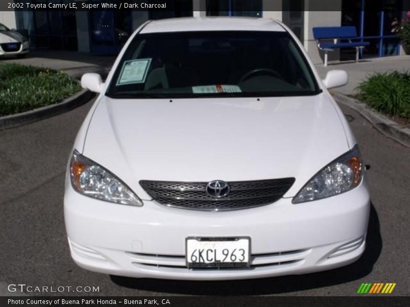 Super White / Dark Charcoal 2002 Toyota Camry LE