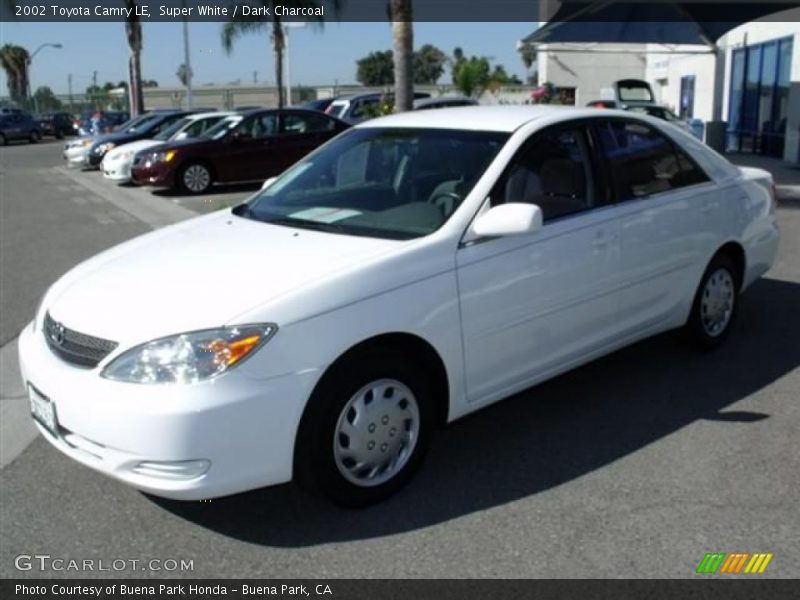 Super White / Dark Charcoal 2002 Toyota Camry LE