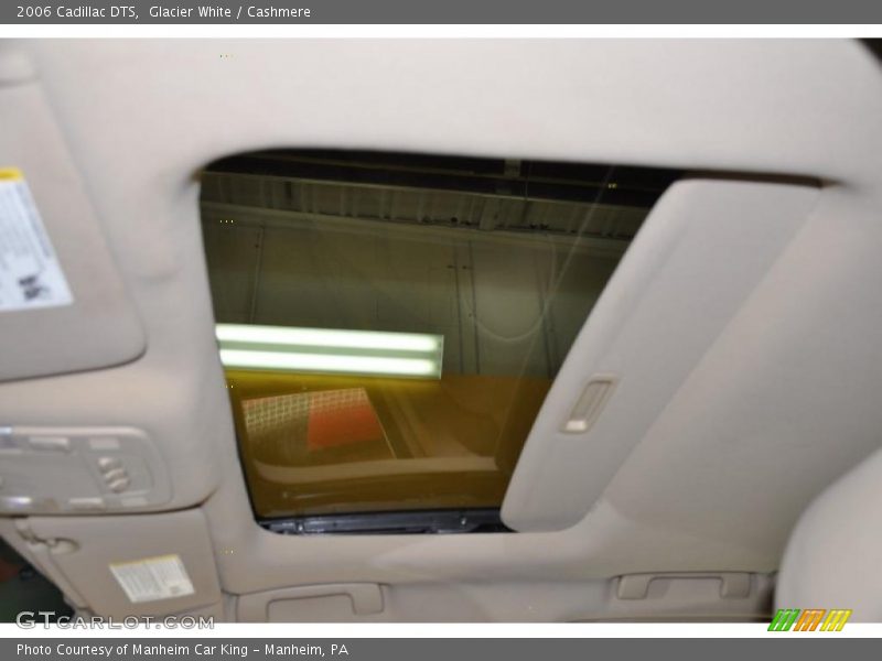 Glacier White / Cashmere 2006 Cadillac DTS